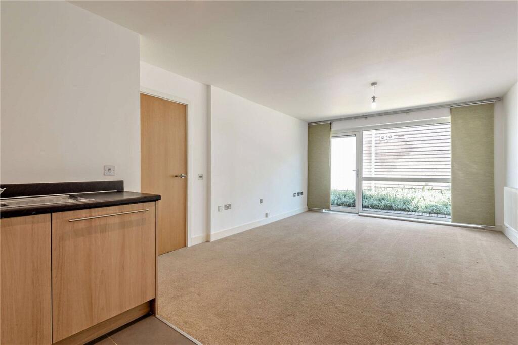 Apartment in Newbury, West Berkshire - View 5