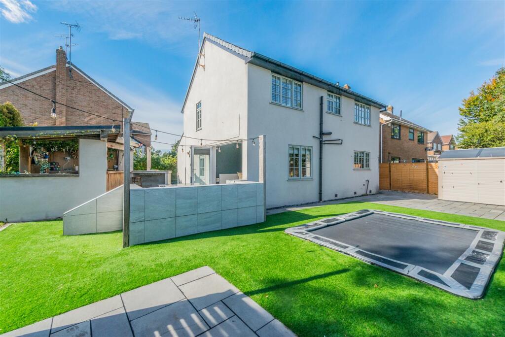 House in Leeds, New Farnley - View 4