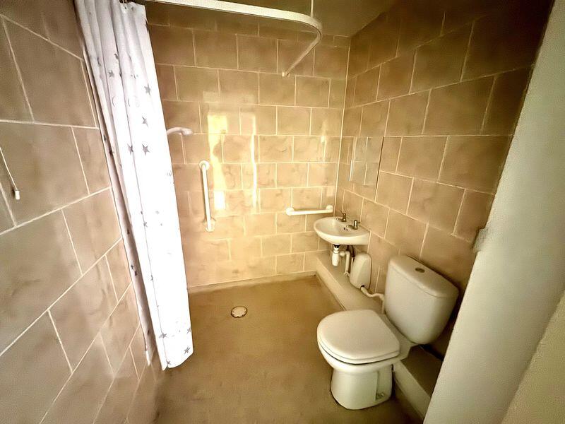 Apartment in Stoke-on-Trent - More