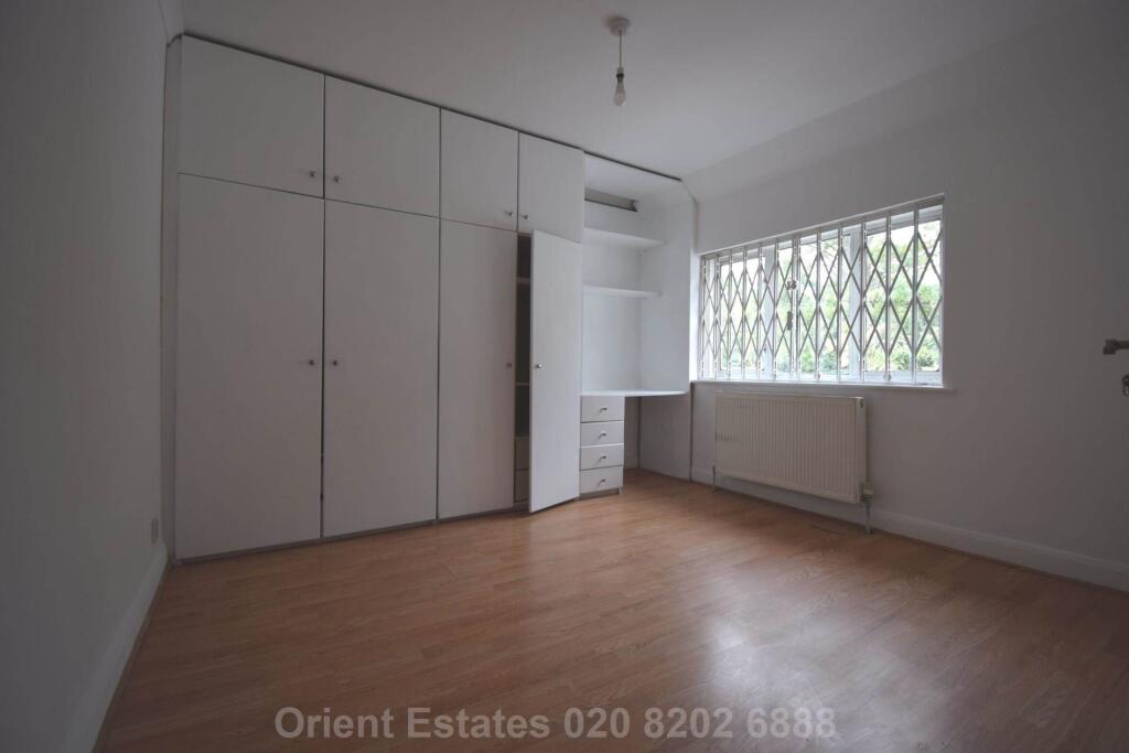 House in London, Brent Cross - More