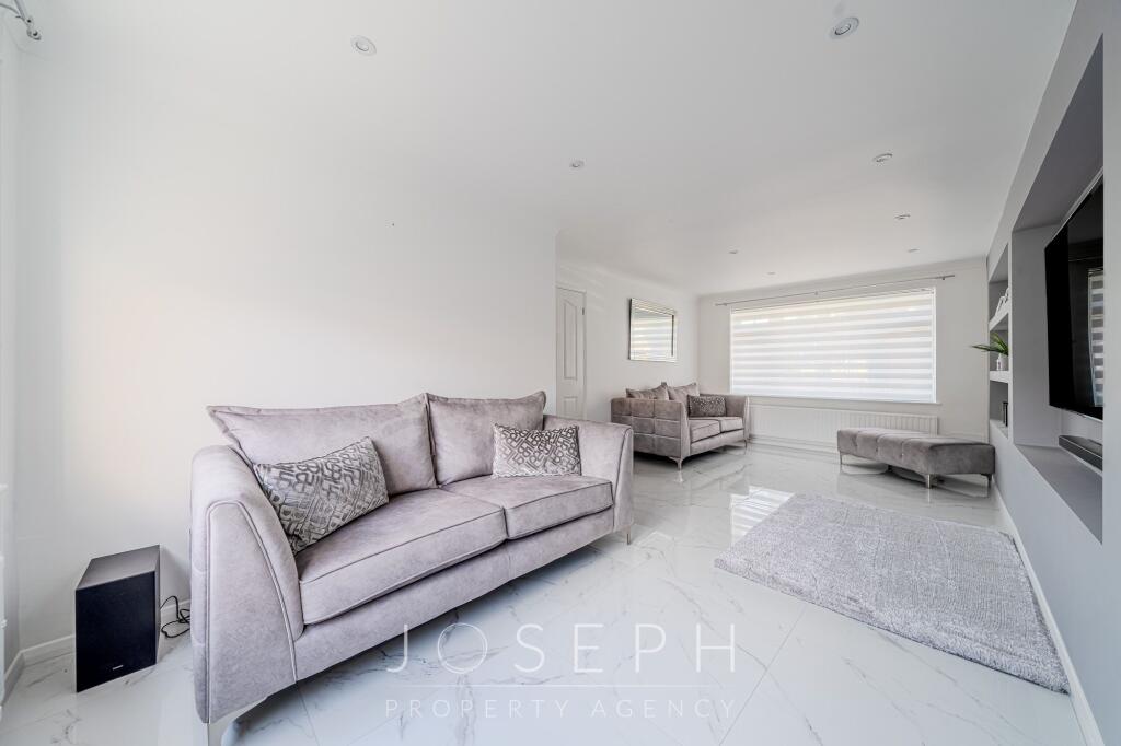 House in Ipswich - View 4