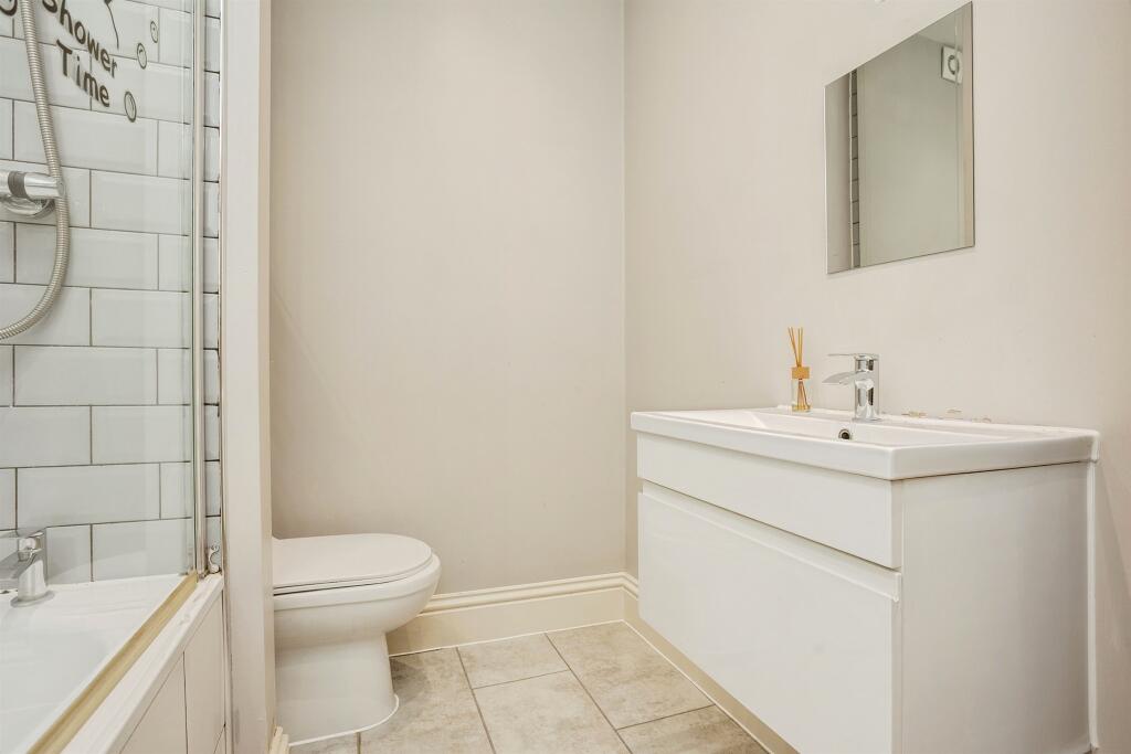 Apartment in Melton, Leicestershire - More