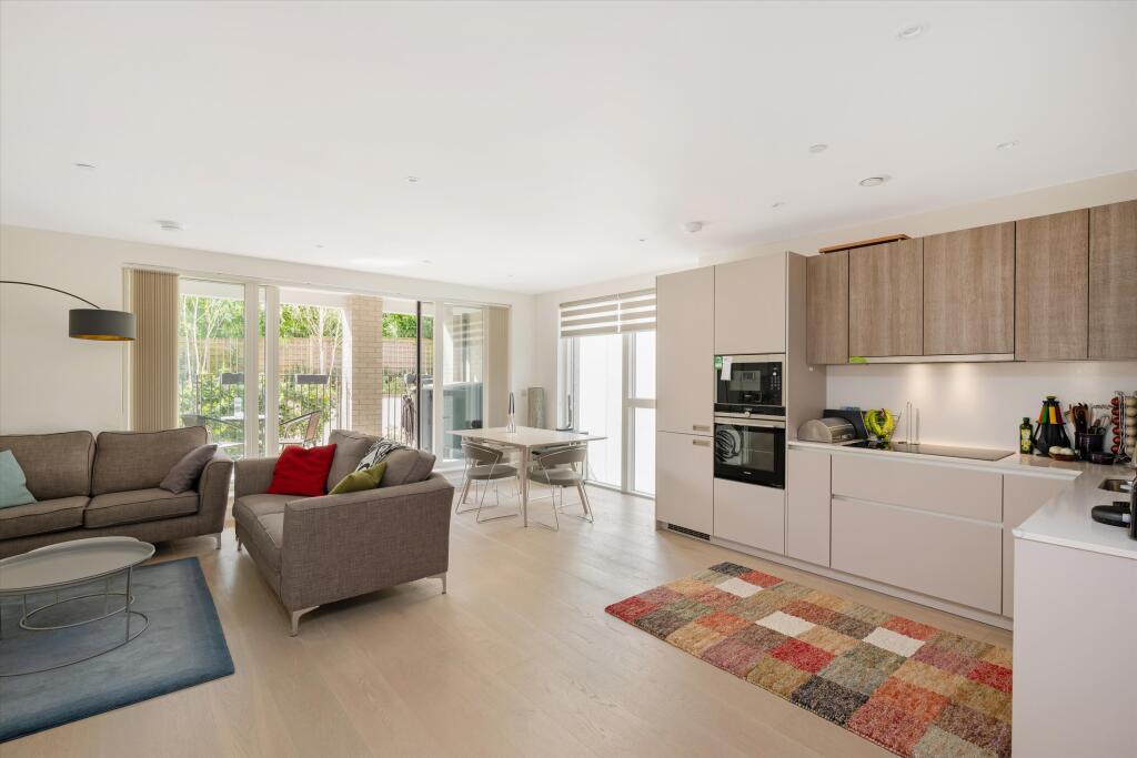 Apartment in London, Brondesbury Park, Brondesbury - View 3