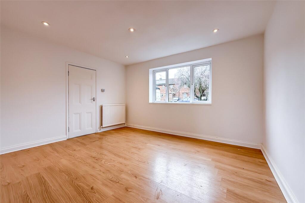 Trumpington Drive, St. Albans, Hertfordshire, AL1 photo 3