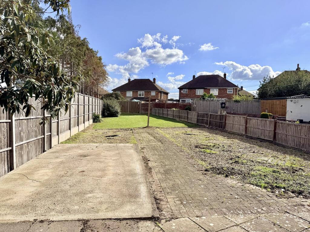 Midhurst Avenue, Leicester, Leicestershire. LE3 2PQ photo 3