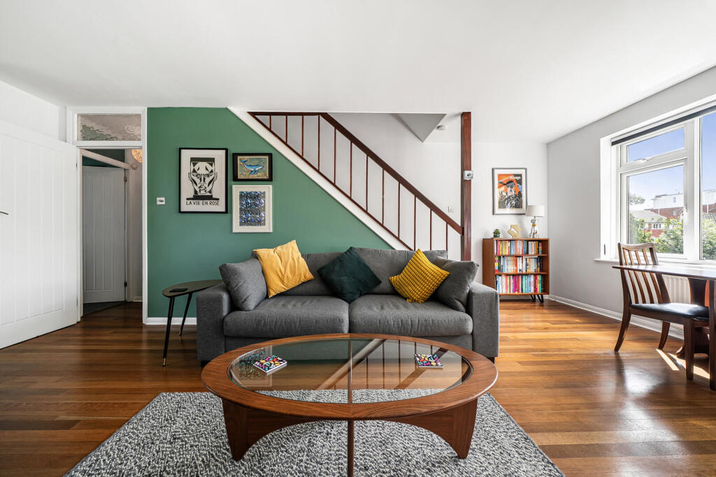 House in London - View 2