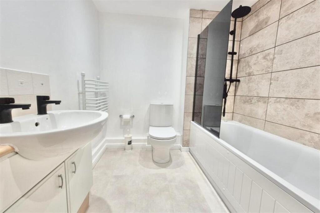 Apartment in Purfleet-on-Thames, Essex - More