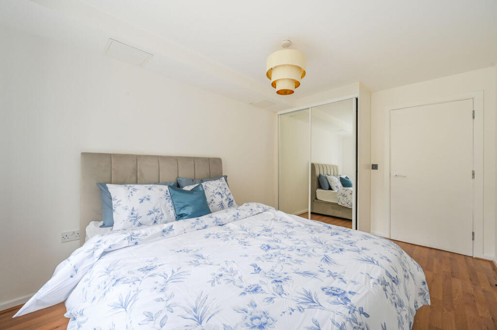 Apartment in London - More