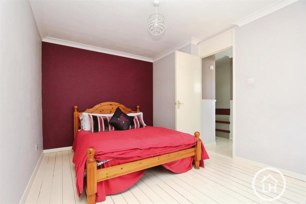 House in Swale, Grove Park, Milton Regis - View 4