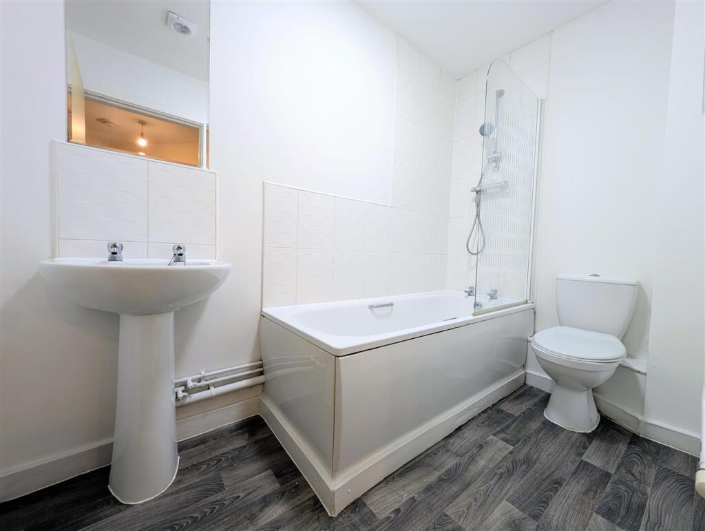 Apartment in Liverpool - More