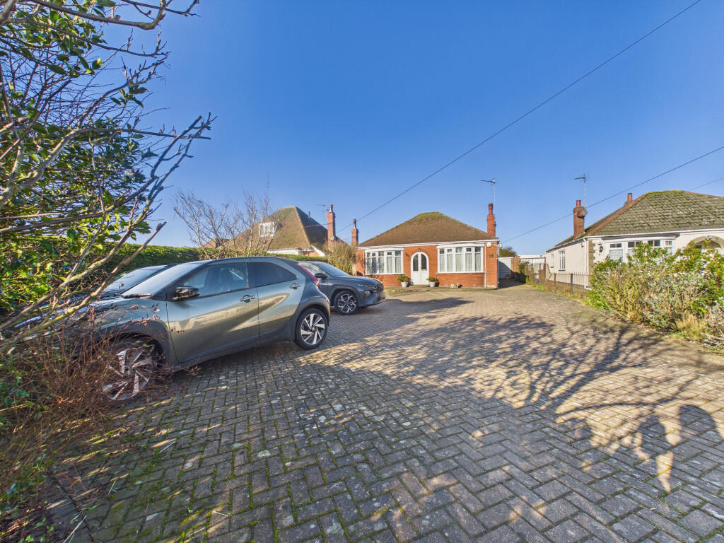 Main image of property: Hull Road, Hull, HU11