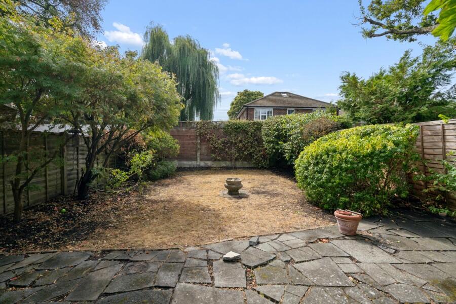 House in London, Royal Borough of Kingston upon Thames - View 2