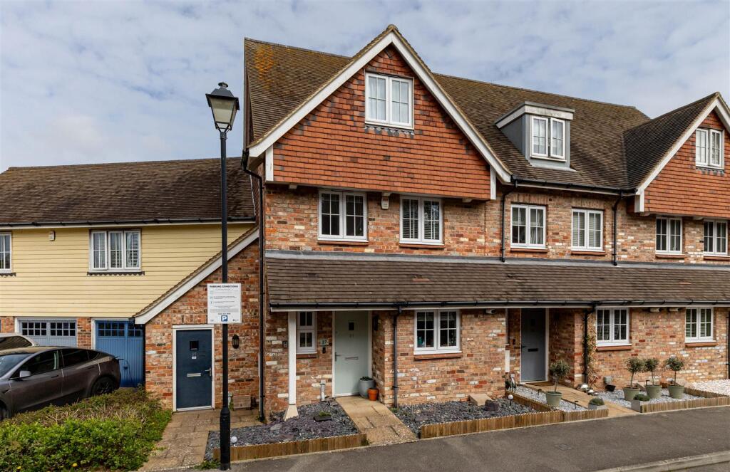 4-bed house on Woodlands Way, Hastings, £350,000