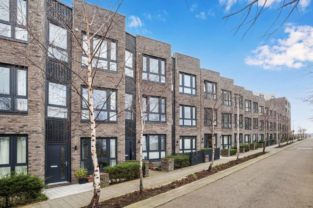 Main image of property: 34 Upper Strand Walk, Edinburgh, EH5 1RR