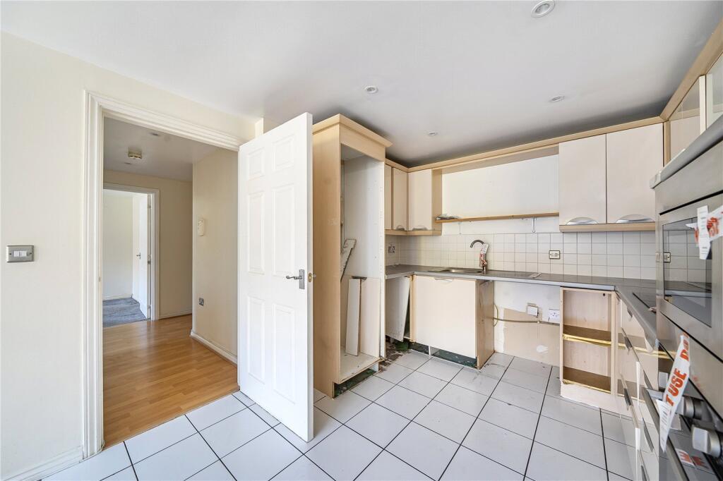 Apartment in London, Royal Borough of Kingston upon Thames - View 4
