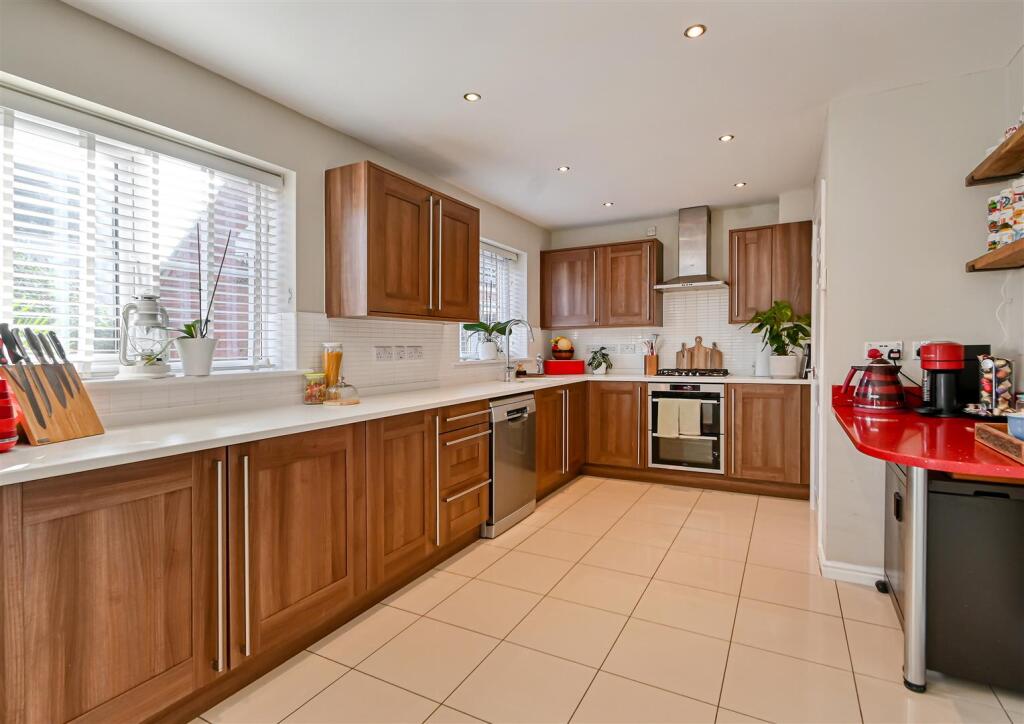38 Hazledine Way, Bridgnorth photo 4