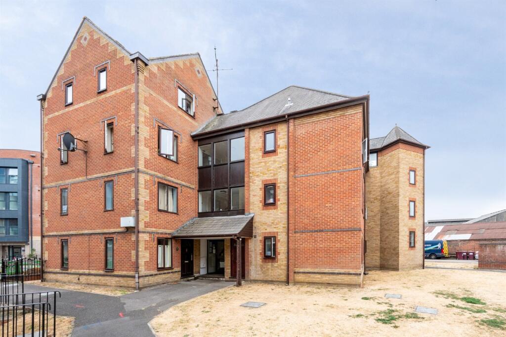 Main image of property: Regent Court, Reading, RG1