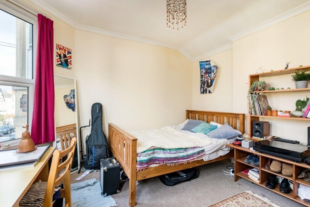 4 bedroom end of terrace house for rent