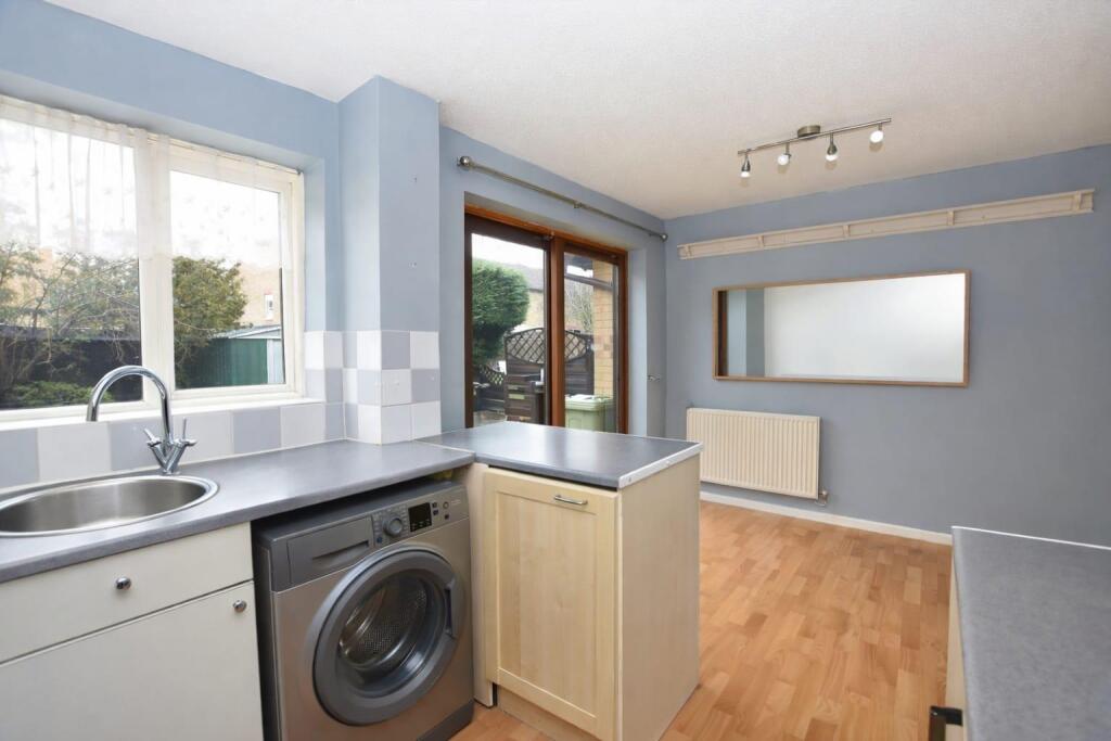 Gaddesden Crescent, Wavendon Gate, Milton Keynes photo 3