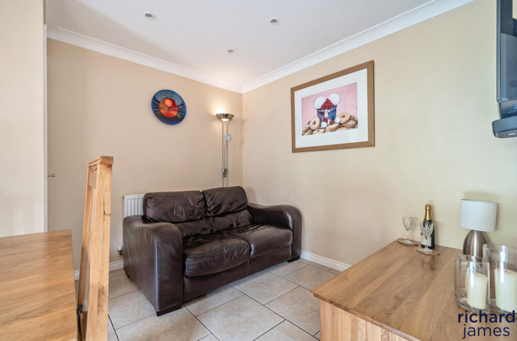 Hatch Road, Upper Stratton, Swindon, SN3 photo 4