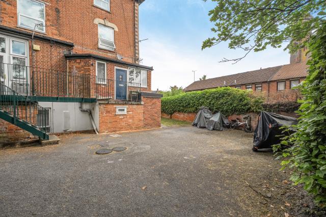 Apartment in Newbury, Speenhamland - View 2