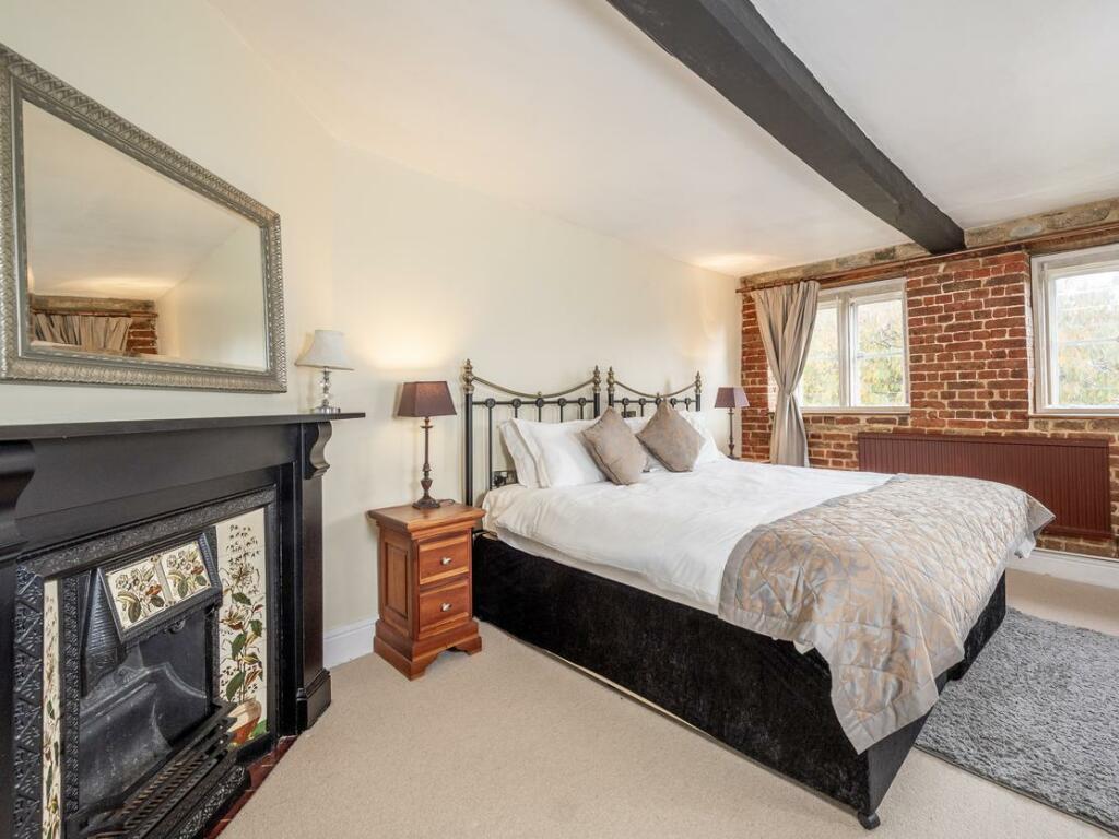 The Conigre, Melksham, Wiltshire, SN12 6BZ photo 3