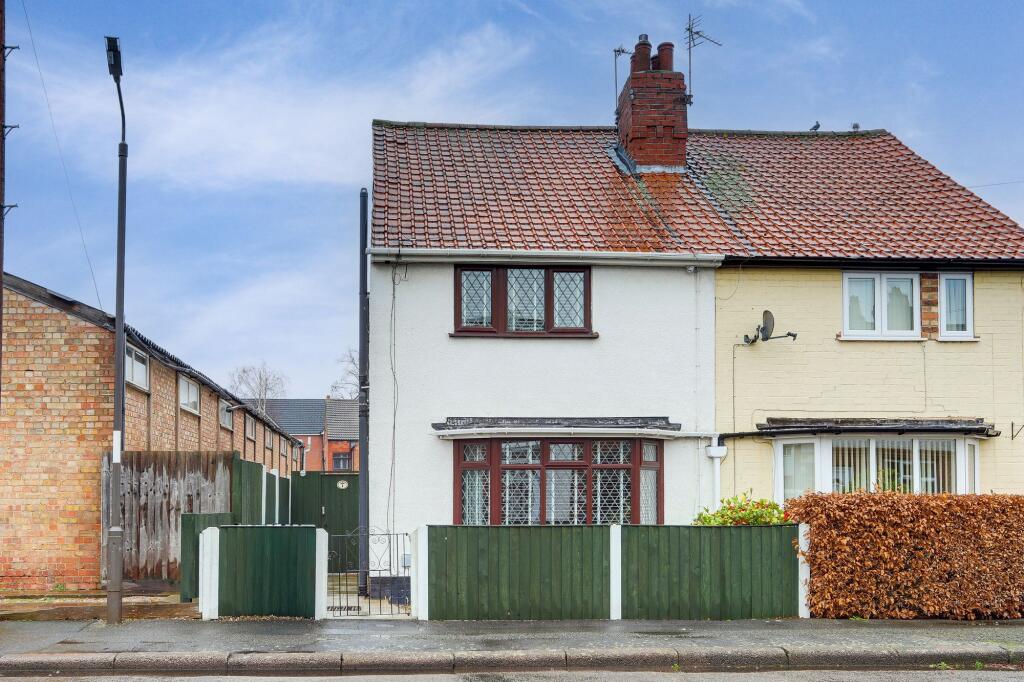 2-bed semi-detached on Cedar Avenue, Long Eaton, NG10, £200,000