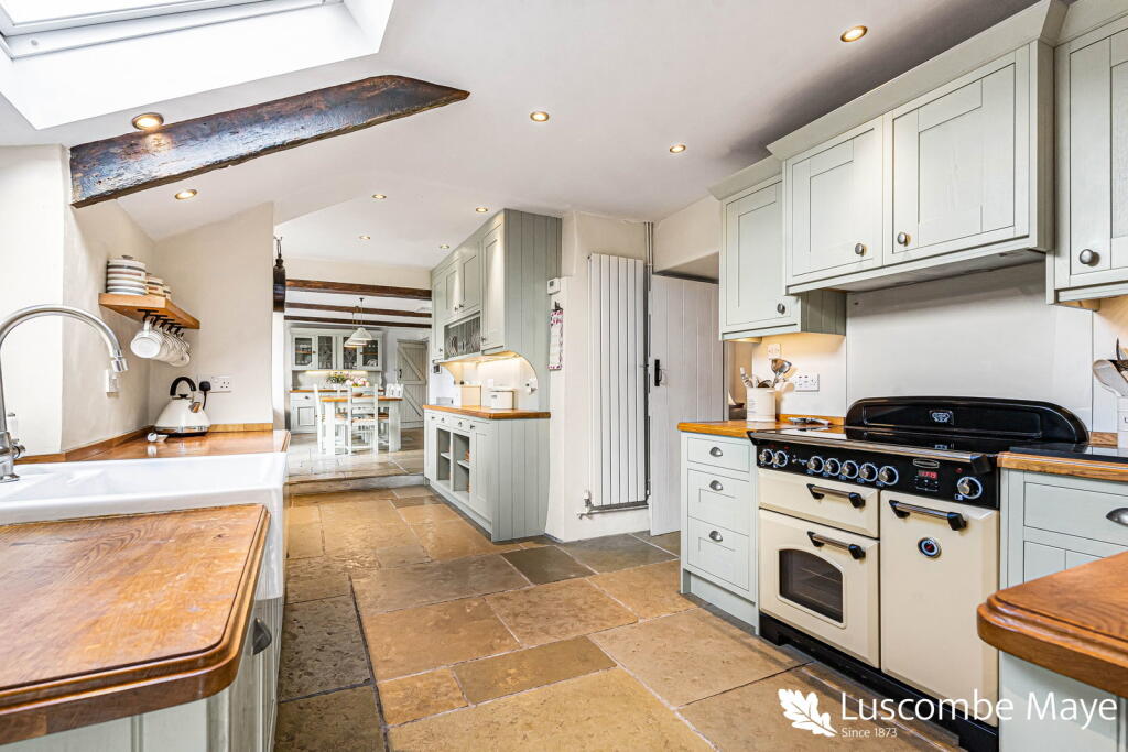 House in South Hams, Kingston - More