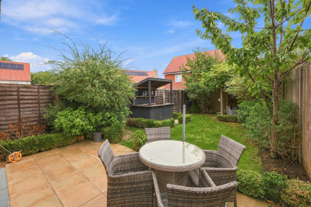 House in Rochford, Elizabeth Gardens - View 4
