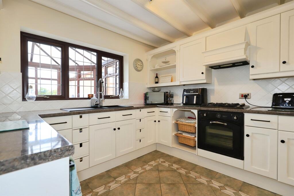 House in Wyre Forest, Aggborough, Kidderminster - More