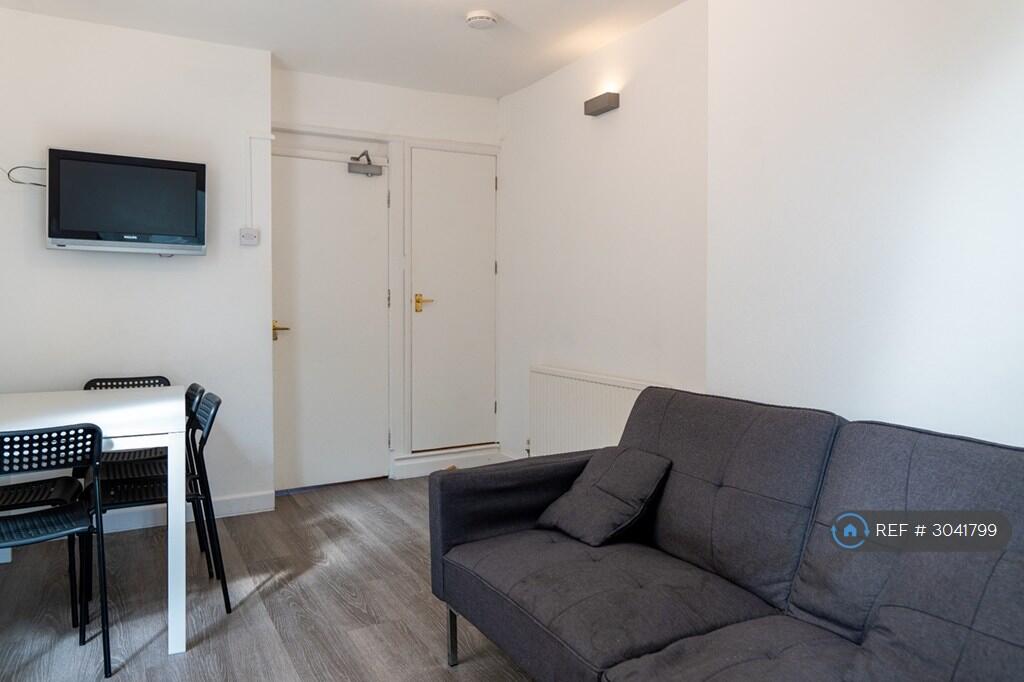 House in Exeter - View 4