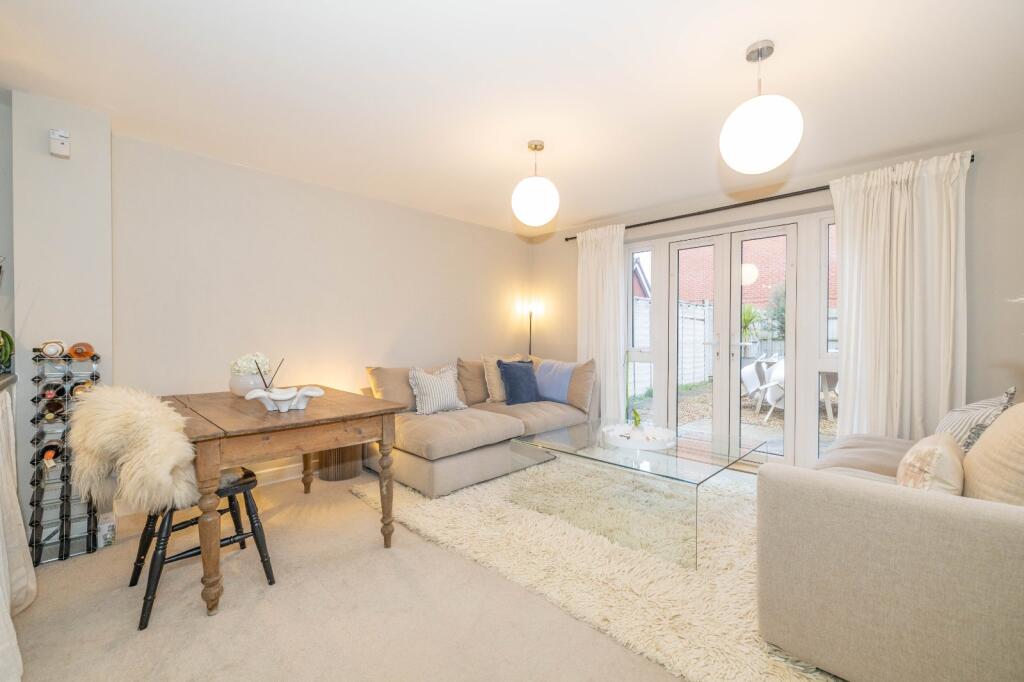 Wales Crescent, Canterbury, Kent, CT1 photo 3