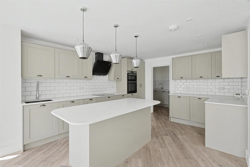 House in Southend-on-Sea - View 4