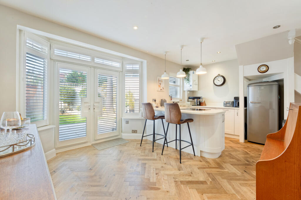 House in Sutton - View 4