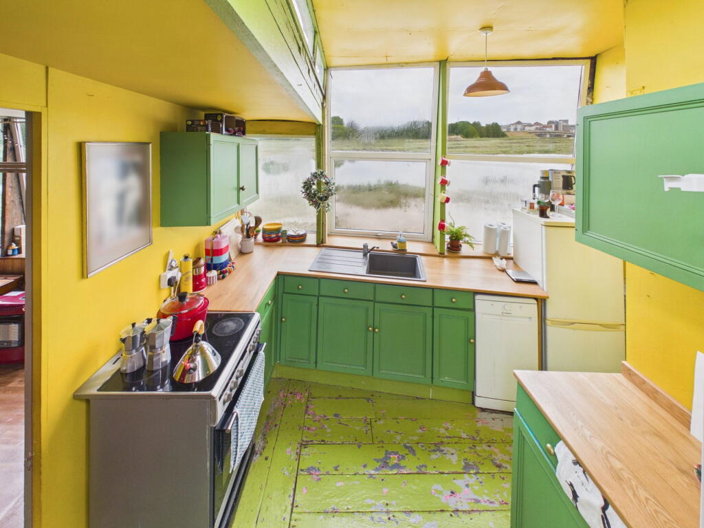 House in Shoreham-by-Sea, Shoreham Beach - View 3