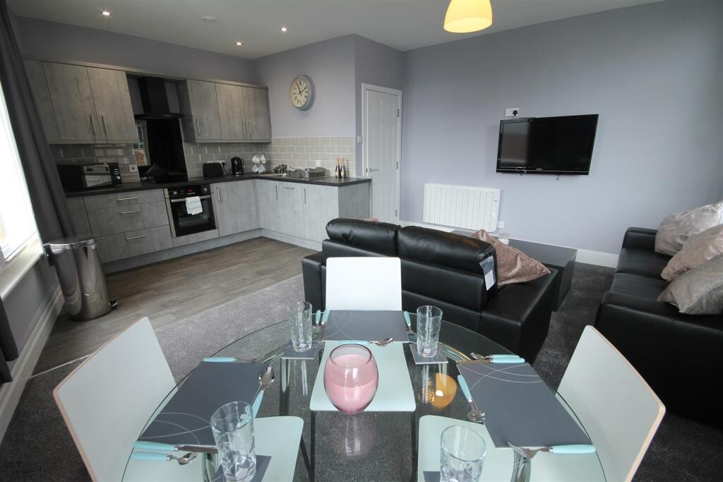 Apartment in Newcastle upon Tyne - View 3