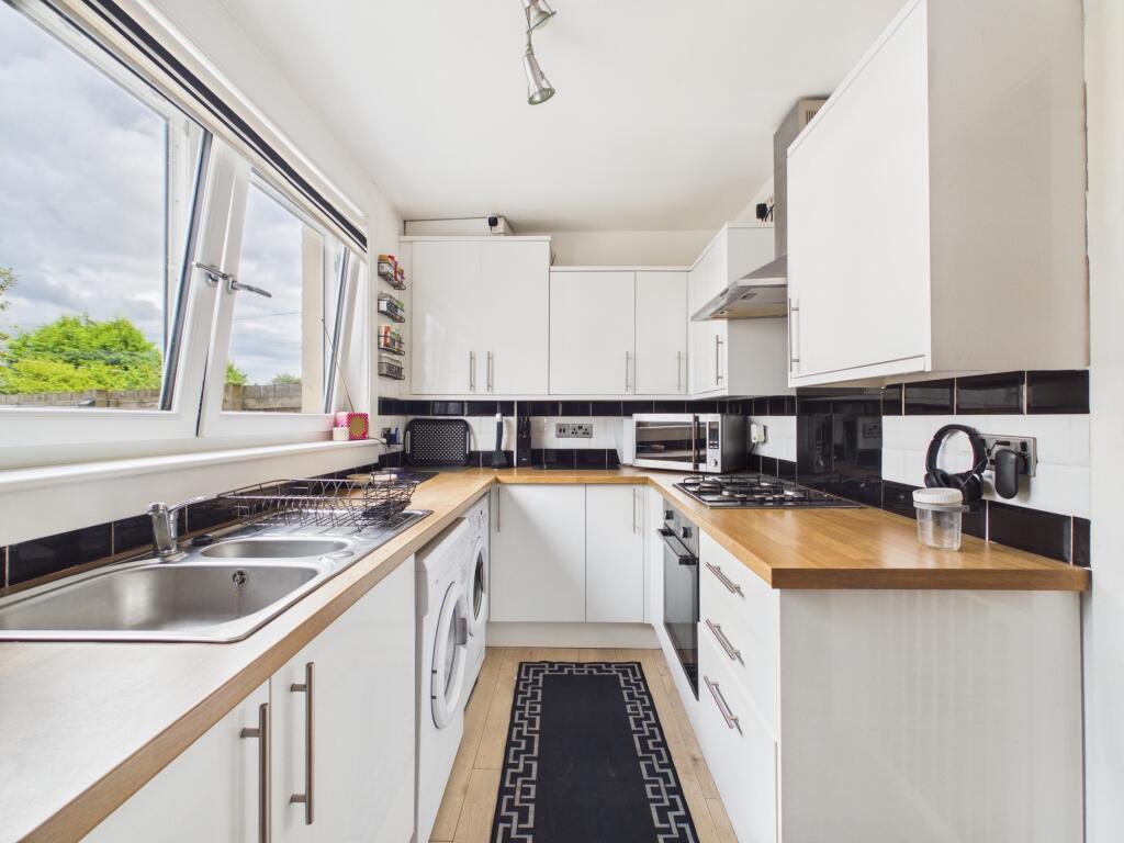 House in Bothwell, Kirkfield - View 4