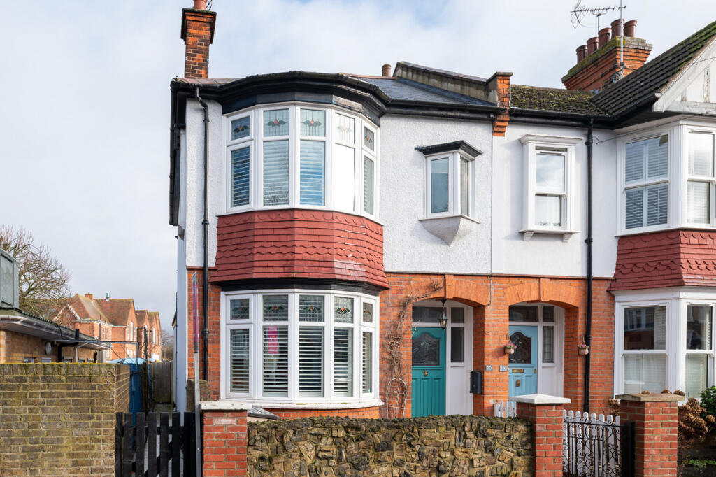 Main image of property: Rockleigh Avenue, Leigh-on-sea, SS9 1