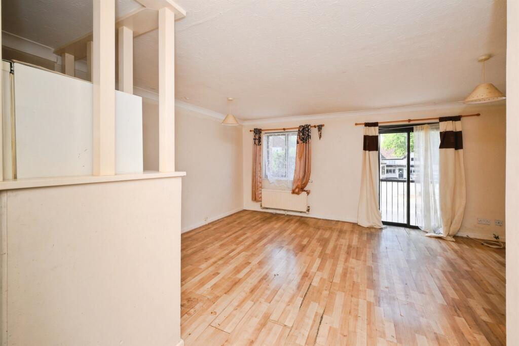 Apartment in Enfield - View 5