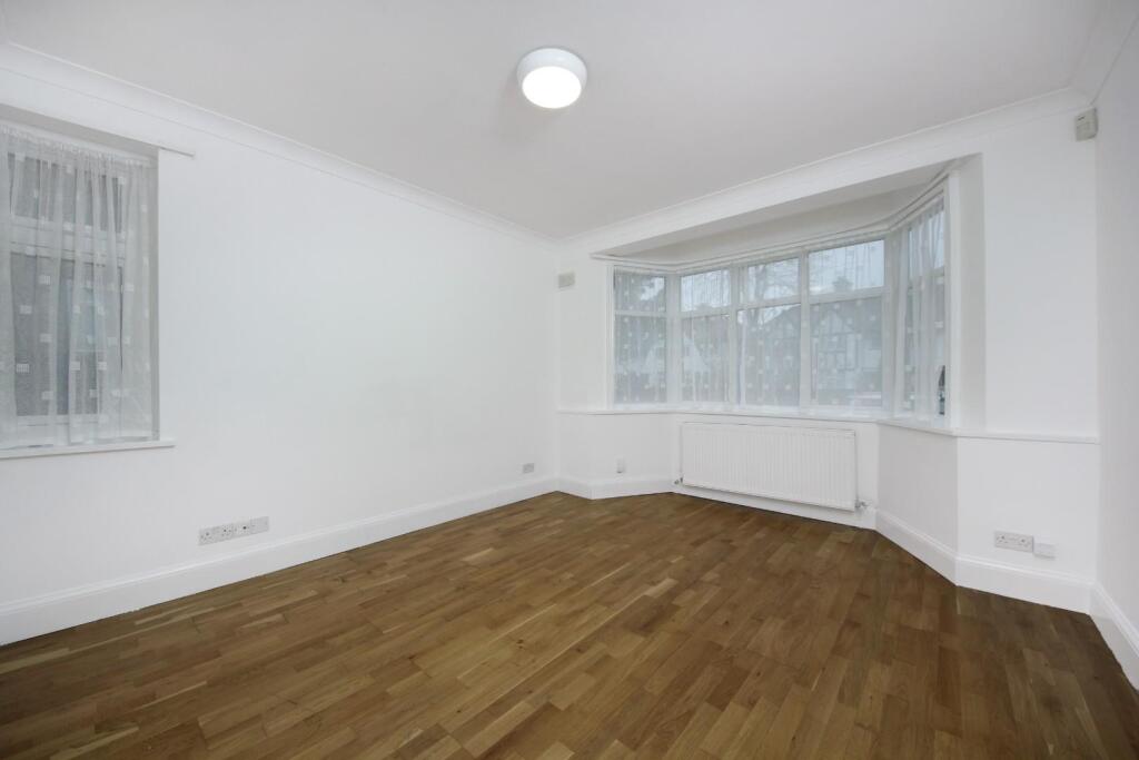 House in London - View 2