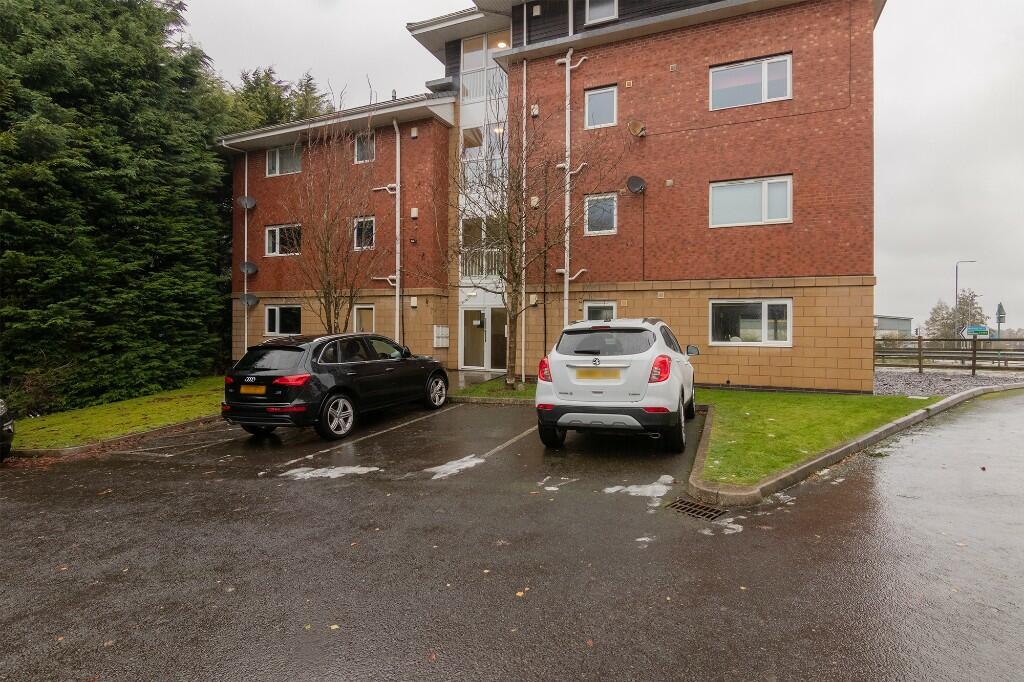 2-bed flat on Lowmoor Road, Sutton-in-Ashfield, NG17, £68,000