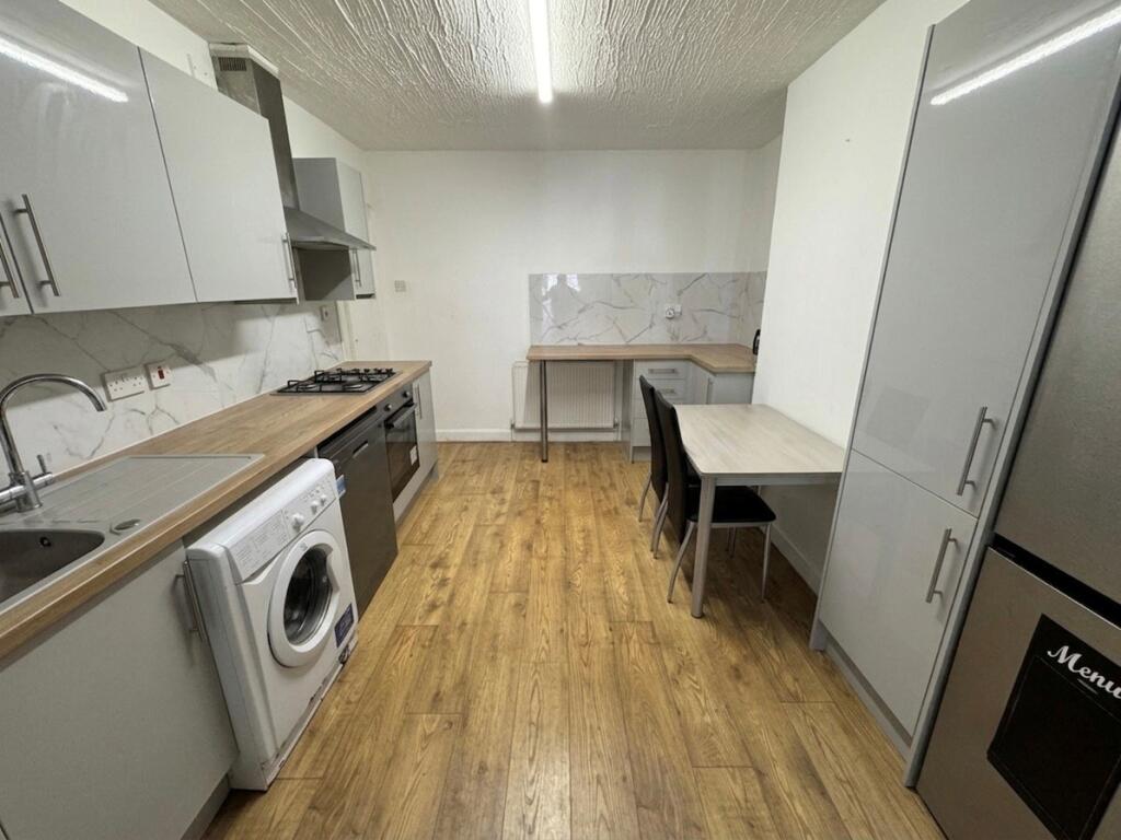 House in London - View 5