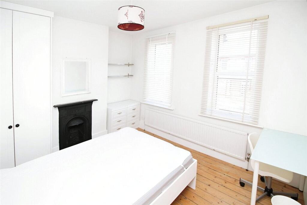 House in Twickenham - View 5