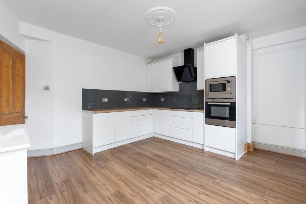 House in Onchan - More