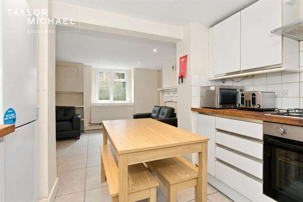 House in Brighton - View 5