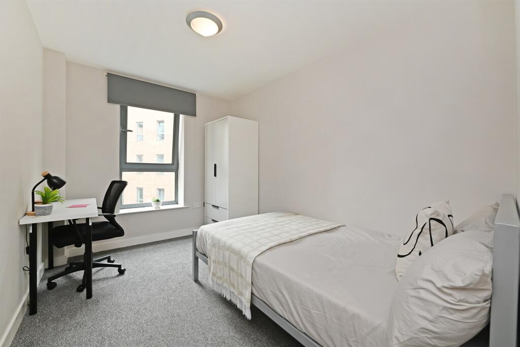 Apartment in Sheffield - View 3