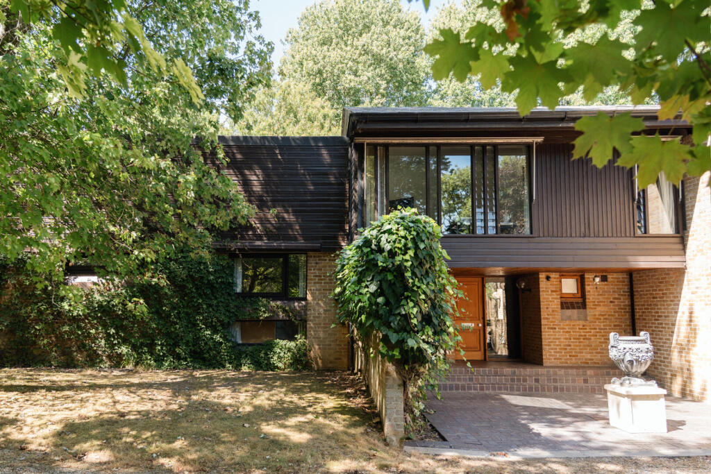 House in Upper Basildon, Basildon - View 2