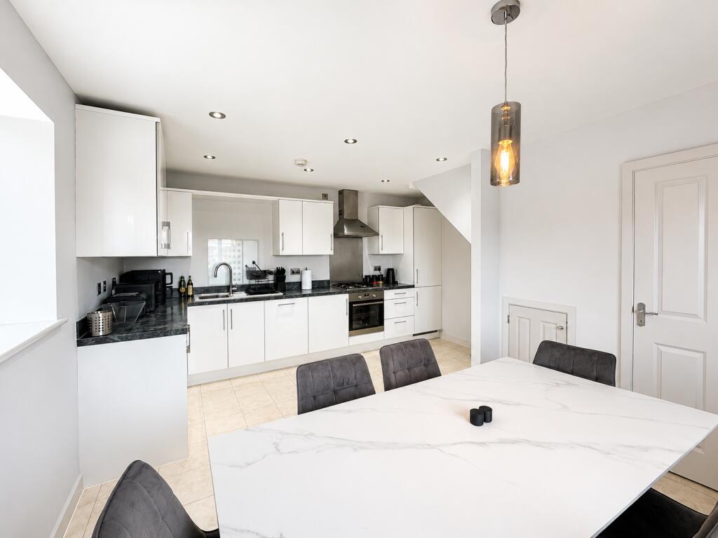 House in Basildon, Essex - View 4