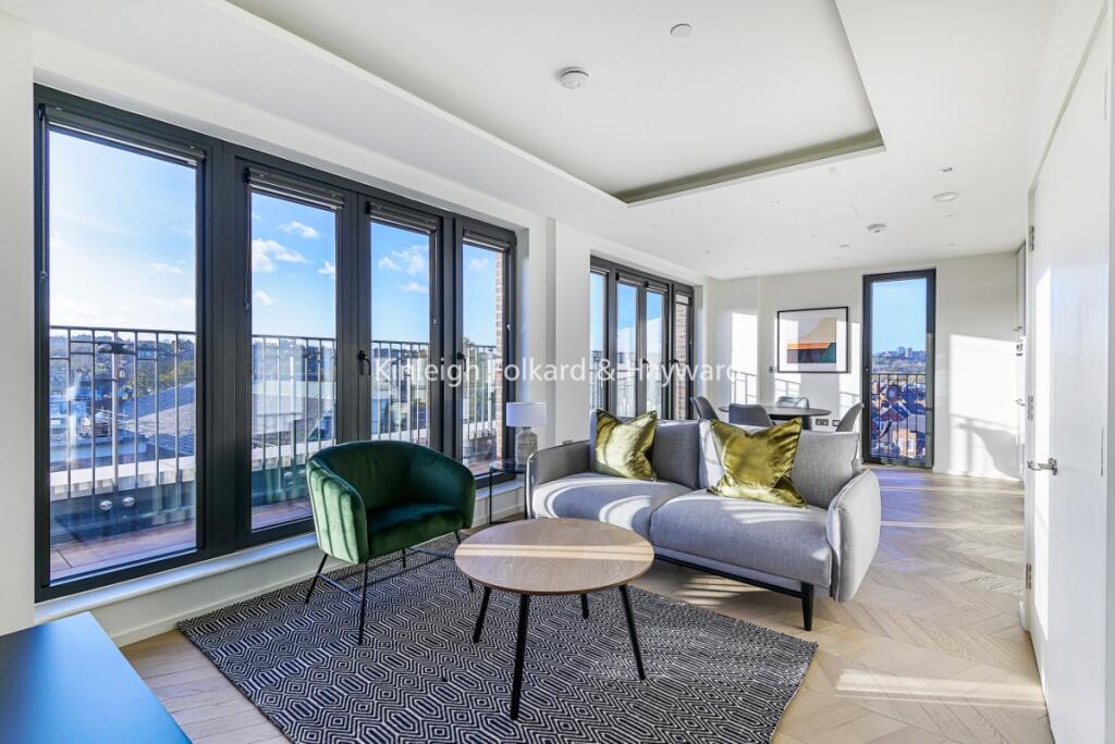 Main image of property: 1 Farnfield Close, London, N8