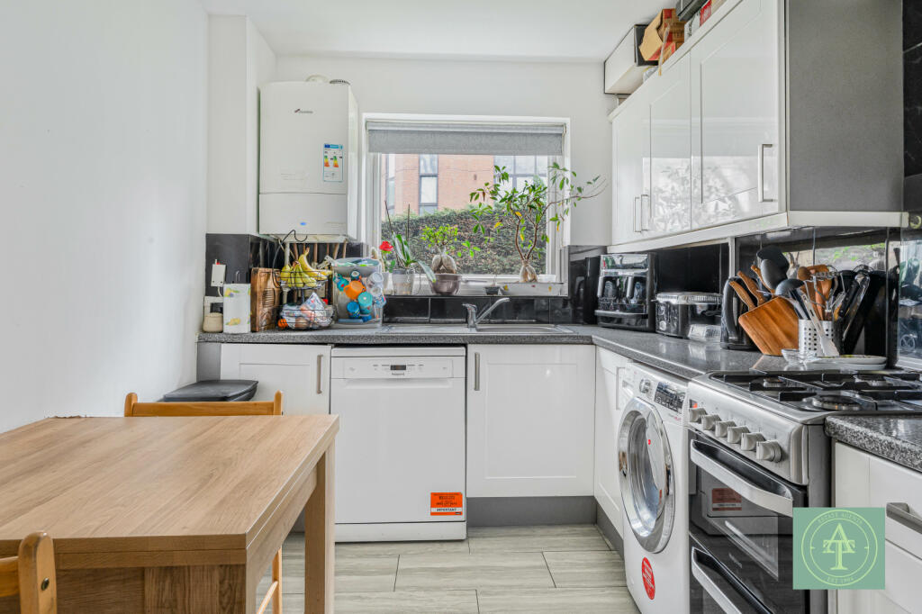 Grange Gardens, Southgate, London, N14 - More